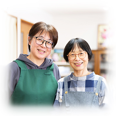 デイサービス　道後茶寮　介護士　和田 真紀さん　看護師　山田 久枝さん