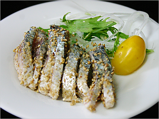 大人気！食欲が進む『しめ鯖のゴマ汚し』