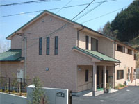 グループホームひがし野　〒 790-0912　 愛媛県松山市畑寺町丙68-1 　TEL089-914-5502/FAX089-914-5503　