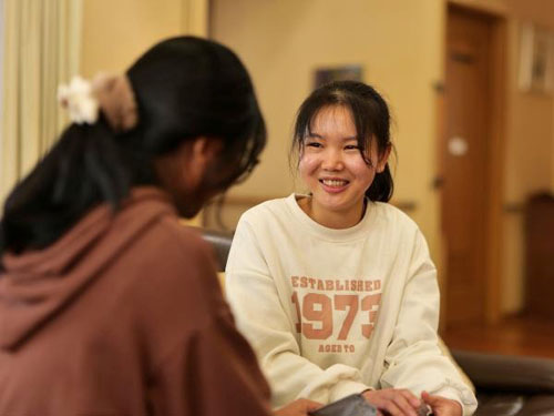 写真右:特定技能生のメンヒャッツさん